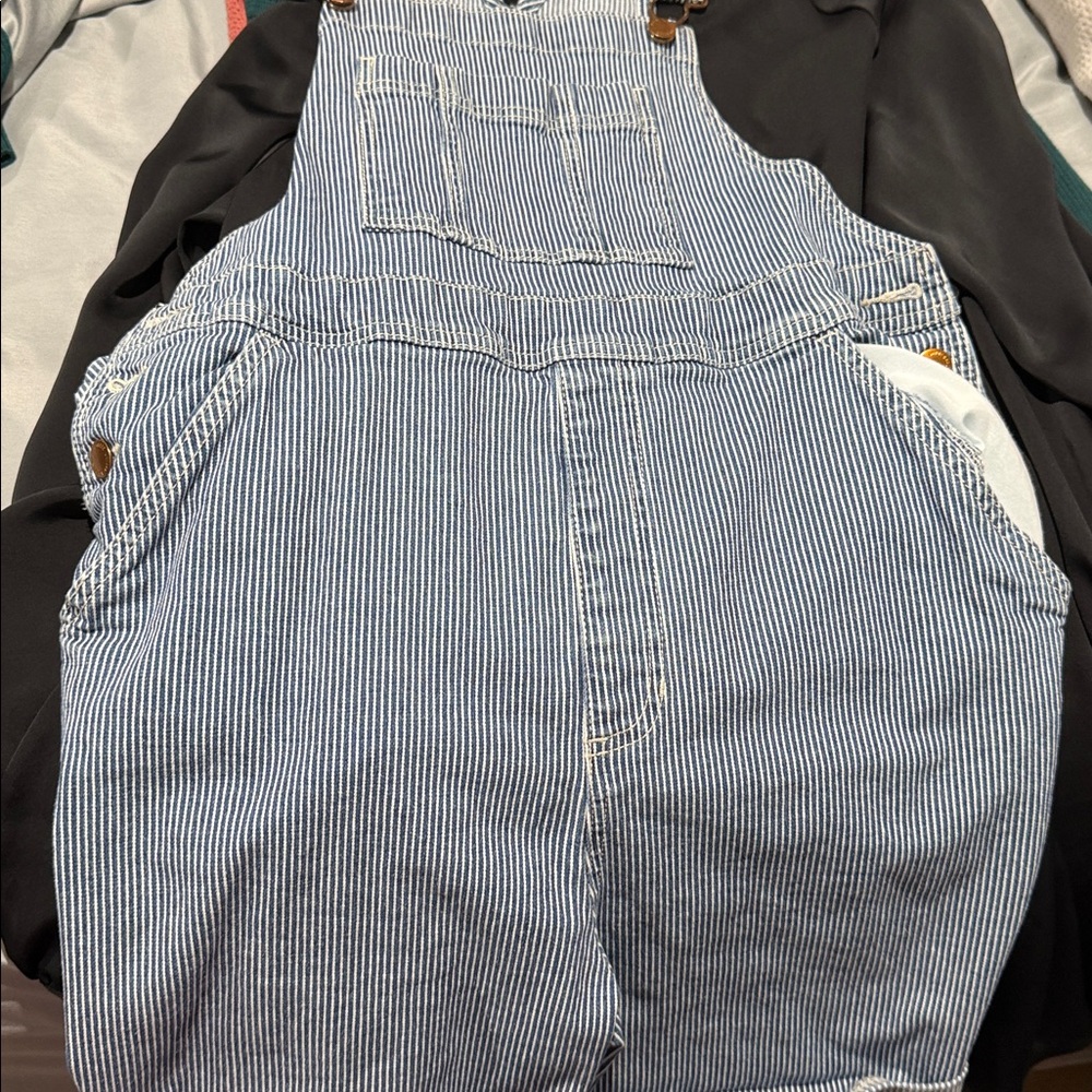 Universal Thread Blue and White Striped Garment